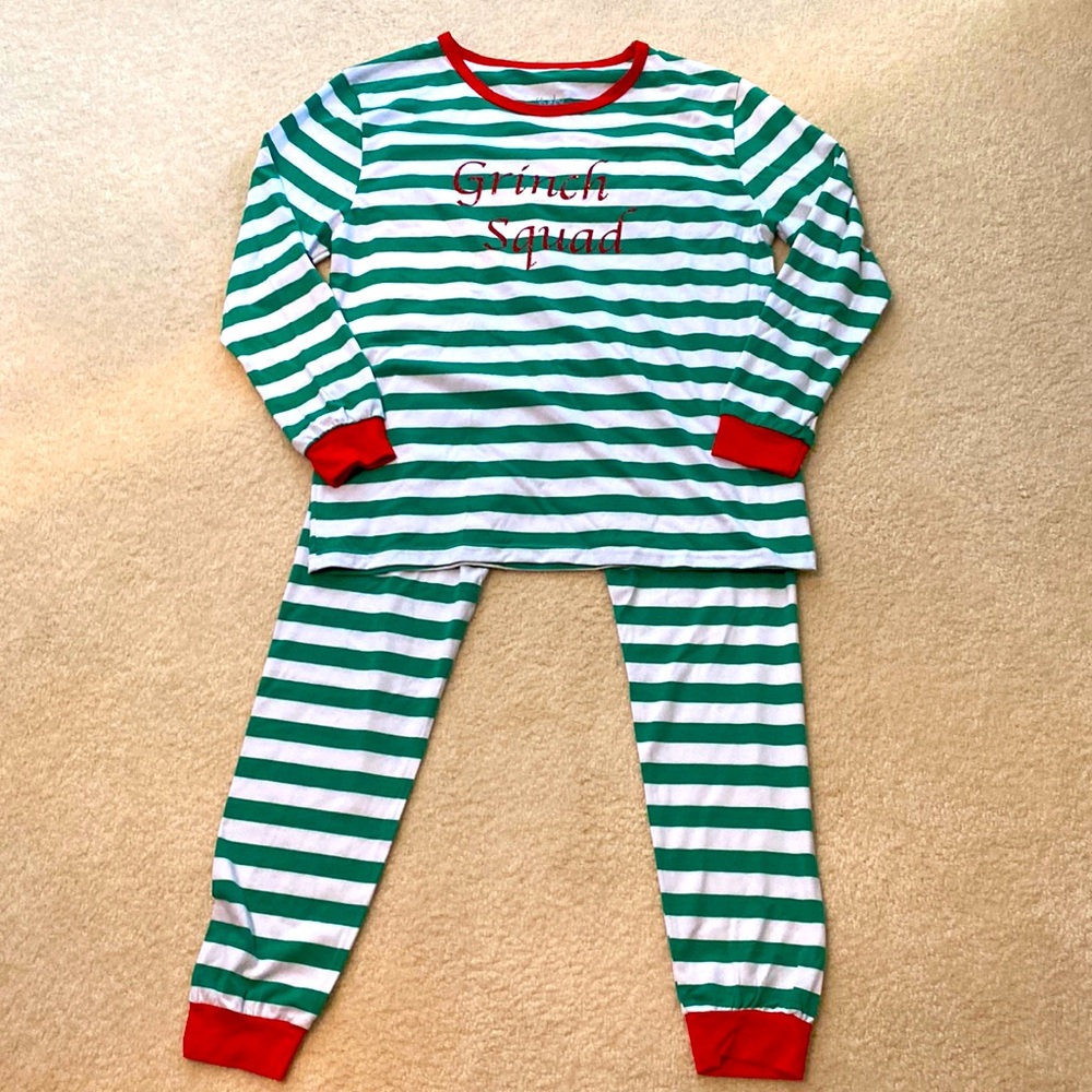 Christmas men’s pajamas nwot size small Grinch motif.